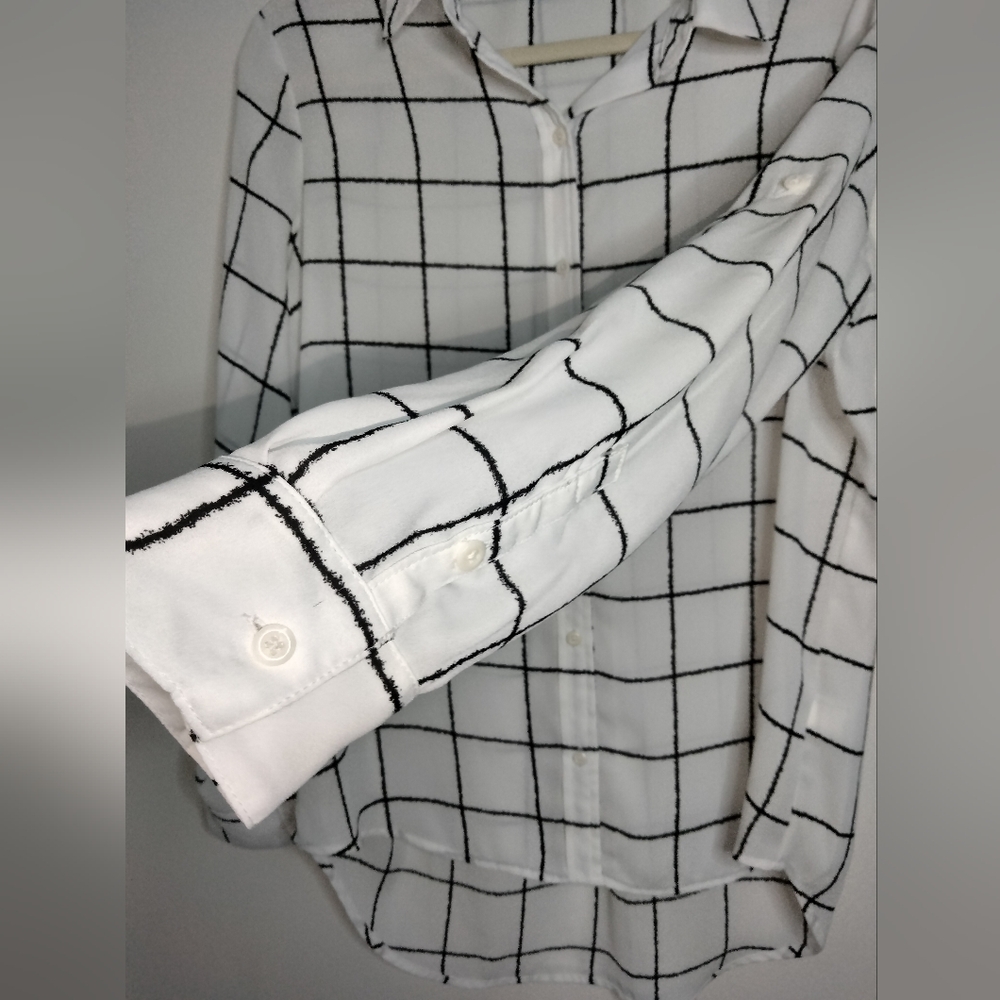 Apt. 9 (Size M) Black & White Grid Pattern Button… - image 4